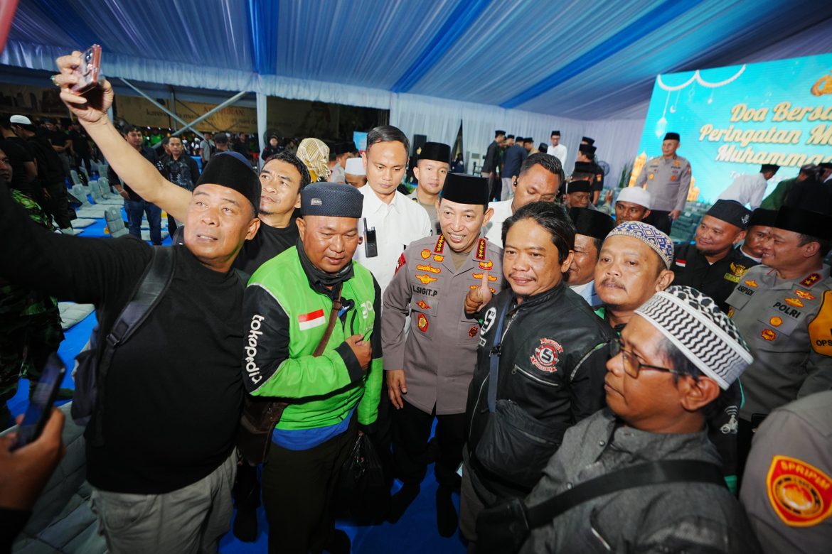 Hadiri Doa Bersama dan Peringatan Maulid Nabi, Kapolri Ajak Masyarakat Jaga Persatuan dan Kesatuan Untuk Memajukan Indonesia   