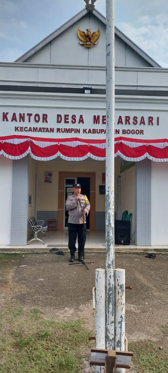 Bhabinkamtibmas Desa Mekarsari Polsek Rumpin Sambang Warga, Beri Himbauan Kamtibmas   