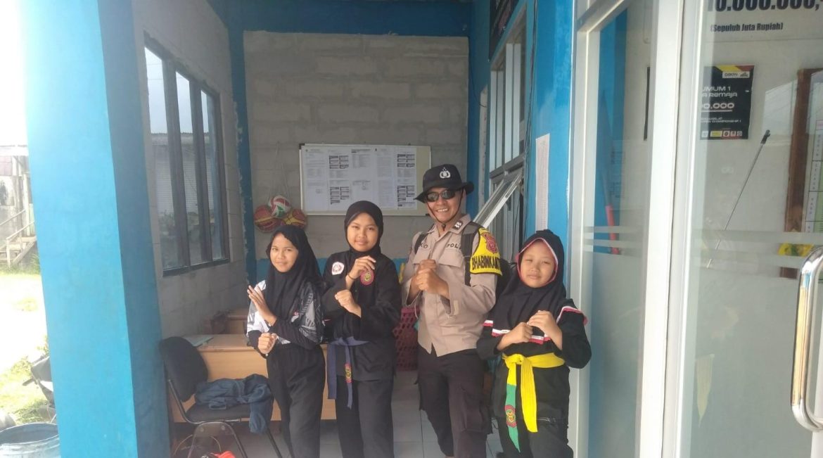 Bhabinkamtibmas Polsek Cijeruk Polres Bogor Sambang Warga Desa Ciadeg, Ajak Jaga Kamtibmas   