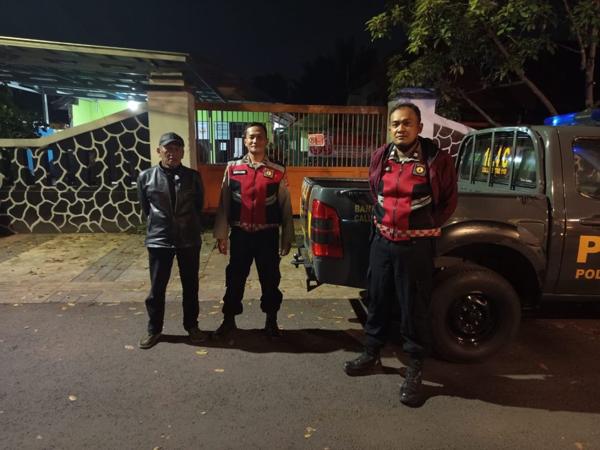Cegah Balapan Liar dan Kriminalitas Menjelang Subuh, Pawas Pimpin Personil Polsek Lengkong Laksanakan Patroli   