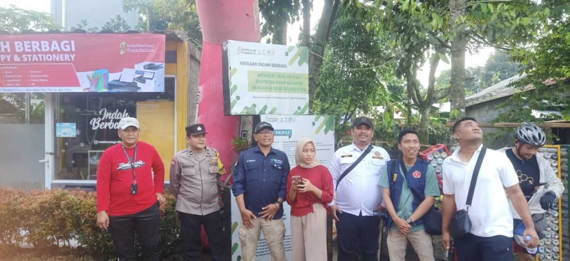 TNI-Polri Bersinergi Patroli Sambang Warga Desa Bojong Indah Sampaikan Pesan Kamtibmas   