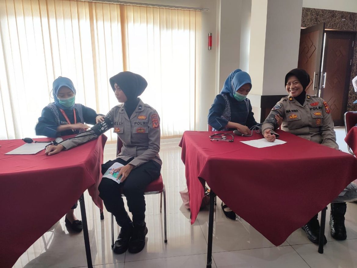 Peringati HUT Polwan Ke 77, Polwan Polda Jabar Gelar Vaksinasi HPV, Cegah Kanker Serviks   