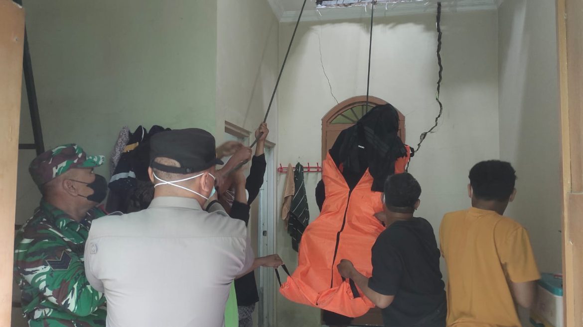 Warga Pekalongan Dikejutkan Penemuan Pemuda Gantung Diri di Atap Rumah Ibunya