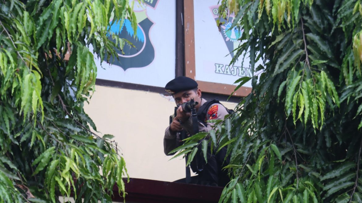 Polres Pekalongan Gelar Simulasi Sispam Mako untuk Menghadapi Situasi Darurat