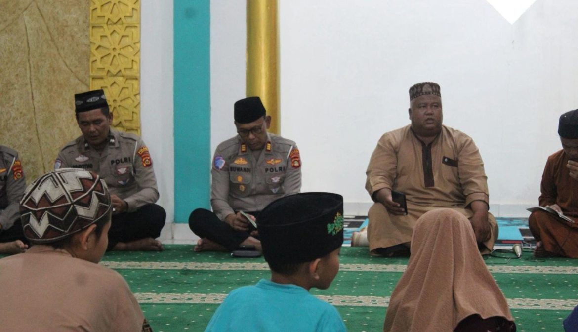 polres Banyuasin Gelar Kegiatan Polantas menyapa dan bakti sosial