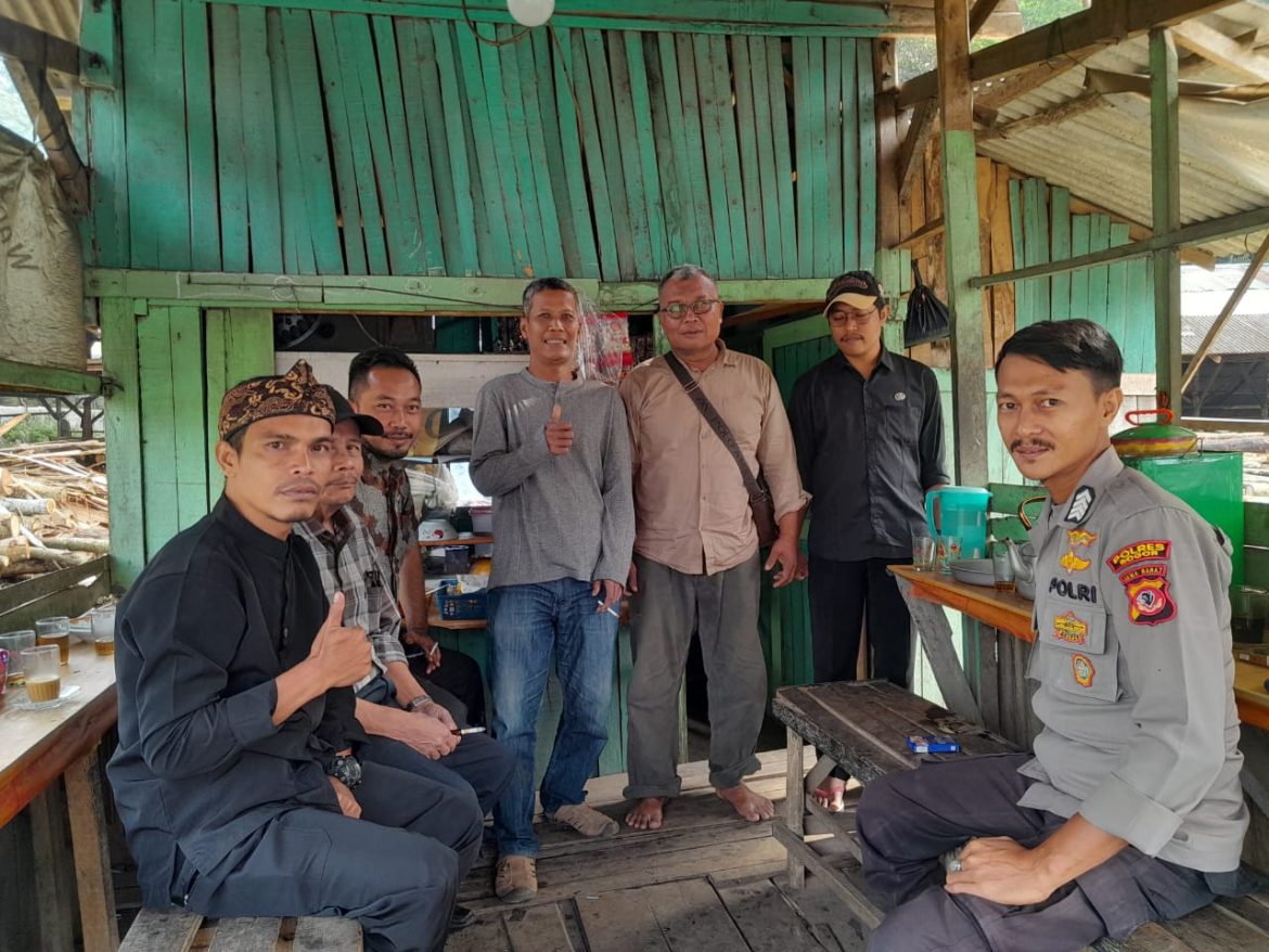Bhabinkamtibmas Polsek Leuwiliang Sambang Warga, Jalin Kedekatan dengan Masyarakat   