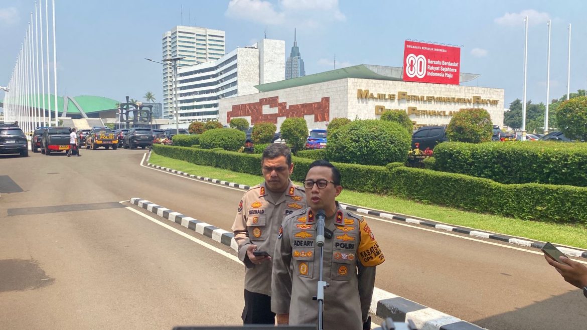 Polisi Kerahkan 4.562 Personel, Pastikan Pengamanan Aksi Unjuk Rasa di Jakarta Humanis   