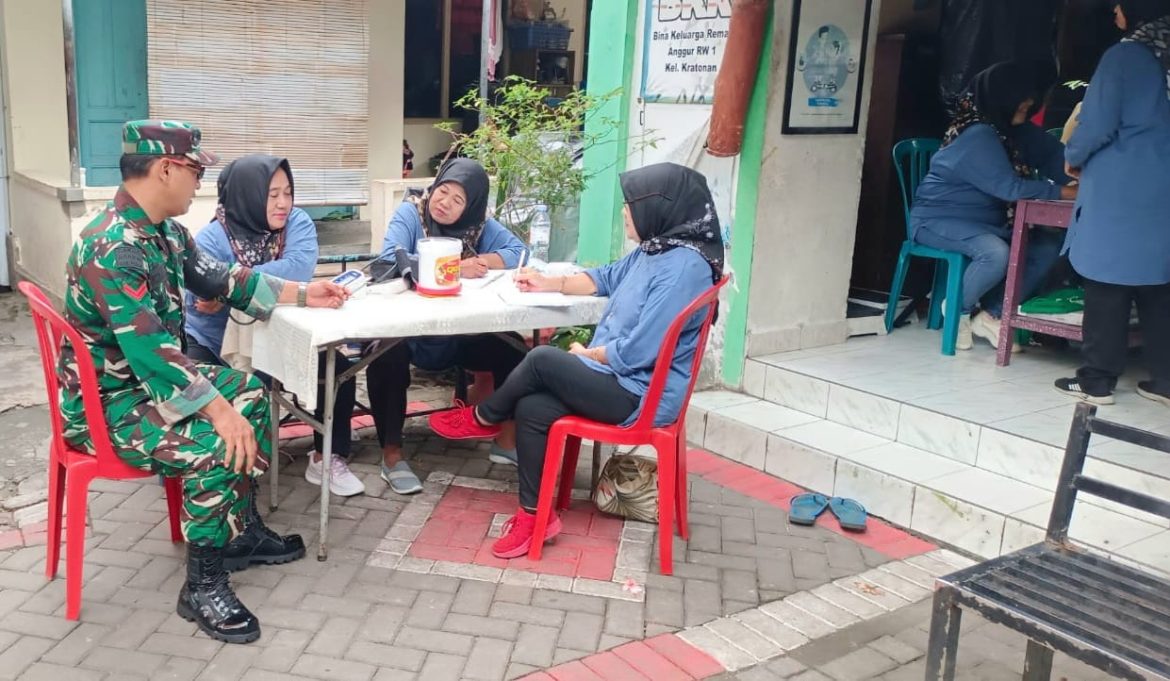 Peran Serta Babinsa Kratonan Dalam Posbindu PTM (Pos Pembinaan Terpadu Penyakit Tidak Menular)    