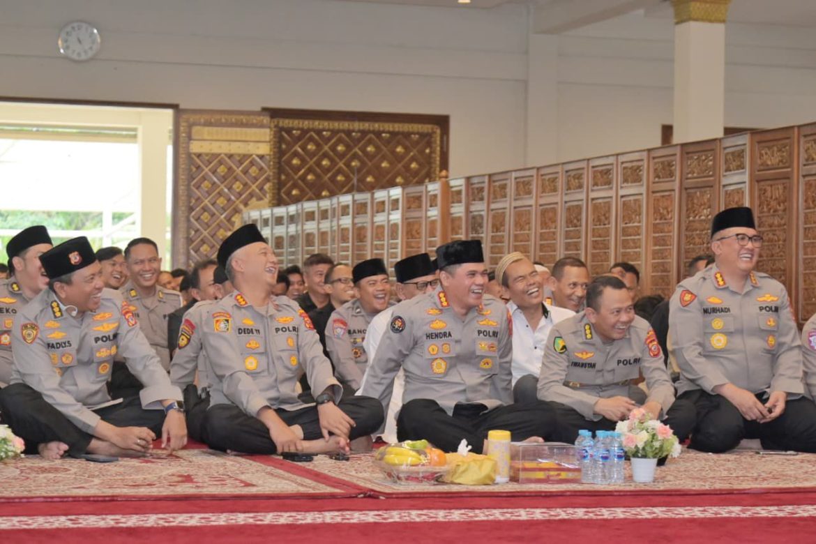 Dai Kondang Dr. Das’ad Latif Ceramah Bin Rohtal di Polda Jabar   