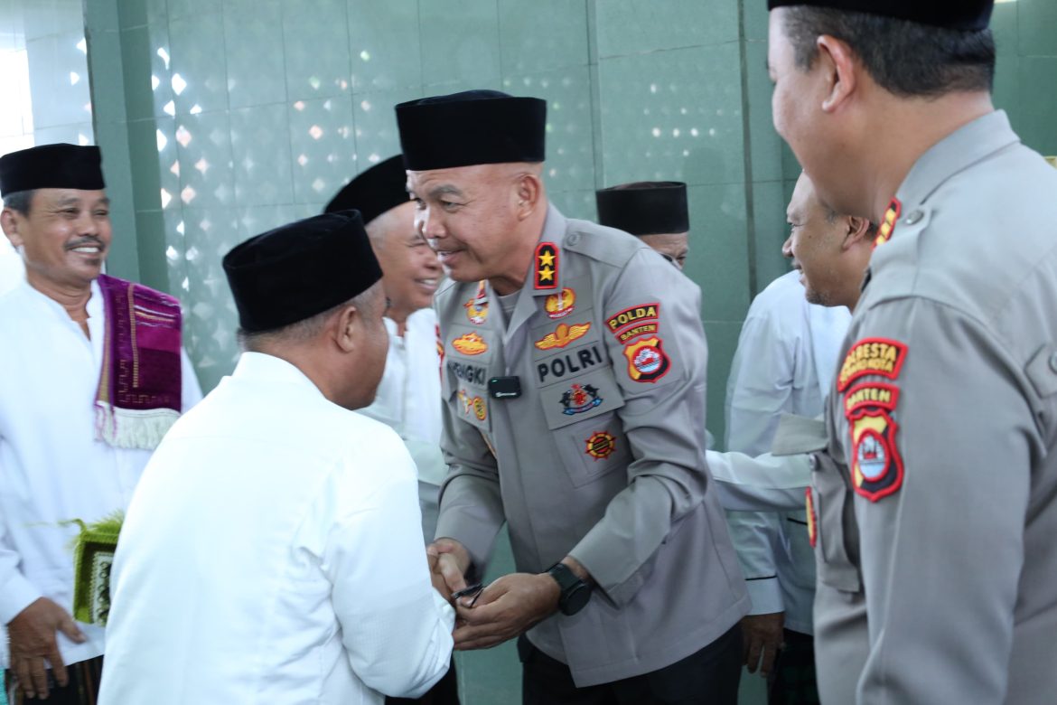Sholat Jum’at Keliling, Kapolda Banten Sampaikan Pesan Kamtibmas dan Bahaya Judi Online   