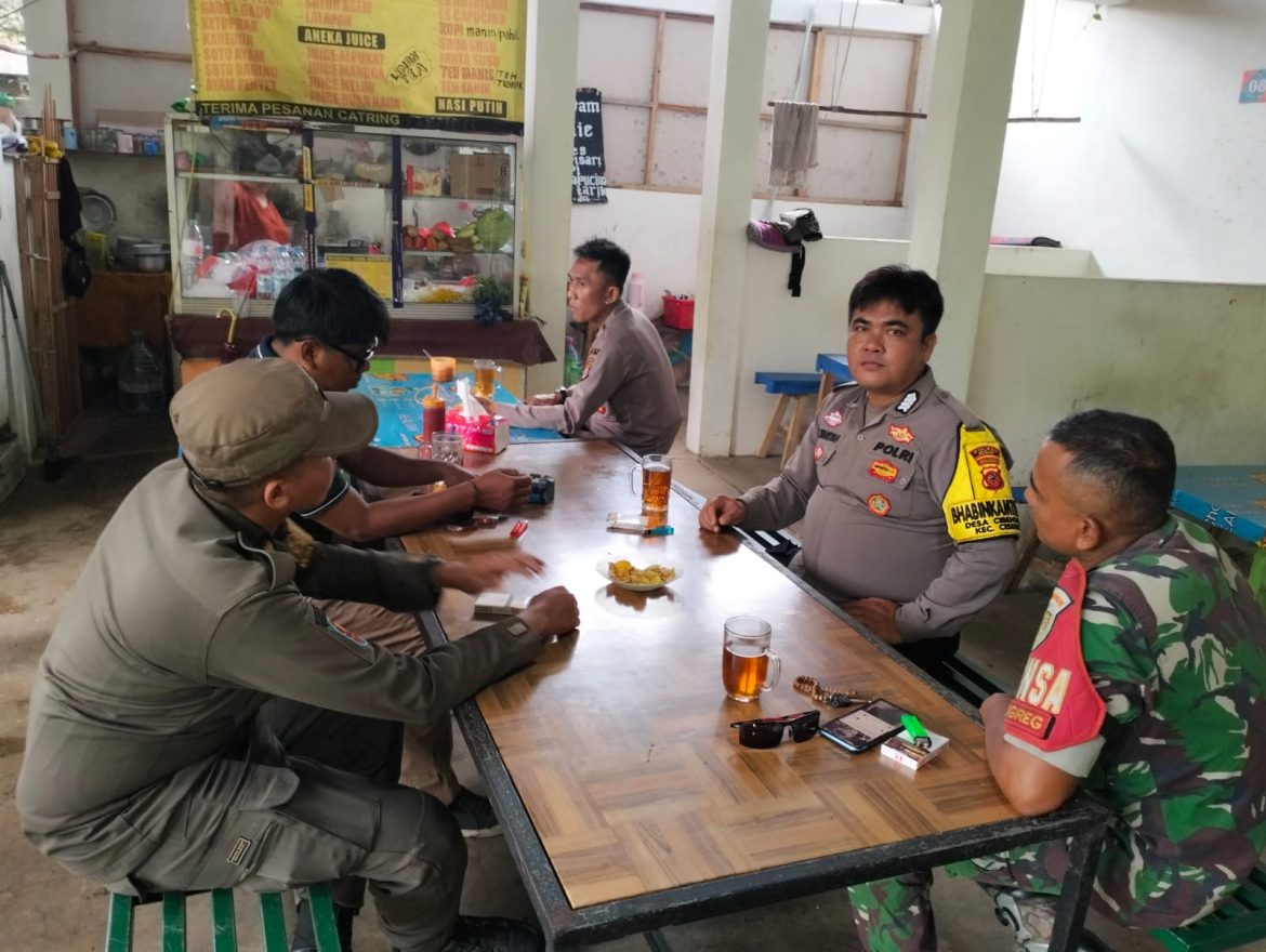 Bhabinkamtibmas Polsek Parung Bersinergi dengan Babinsa Jalin Kedekatan dan Jaga Kamtibmas   