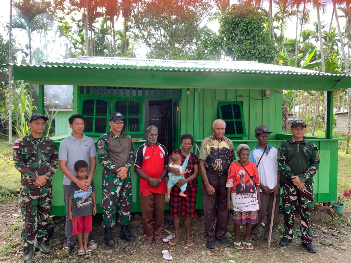 Haru Dan Bahagia Warnai Acara Penyerahan Rehab Rumah di Kampung Wonorejo, Perbatasan Papua   