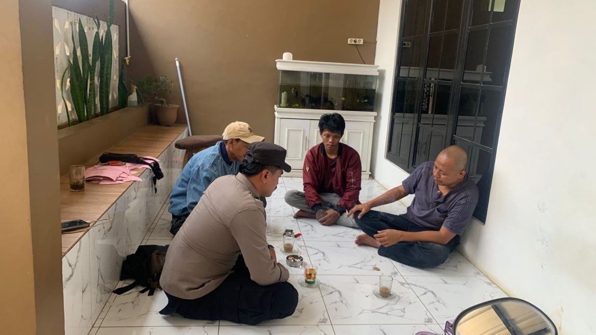 Bhabinkamtibmas Wilayah Hukum Polsek Dramaga Giat Cooling Sistem Beri Himbauan Ajak Jaga Kondusifitas Cegah Gangguan Kamtibmas   