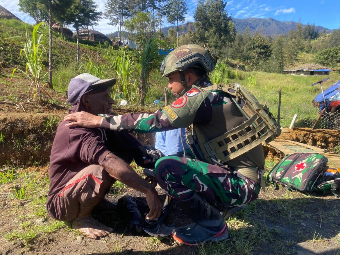 Di Atas Awan, Prajurit Kout Koper Hadirkan Pelayanan Kesehatan untuk Warga Wako, Gome   