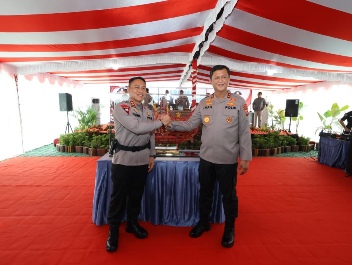 Kunker di Polres Sukamara, Kapolda Kalteng Resmikan Sejumlah Fasilitas dan Bagikan Bansos untuk Masyarakat   
