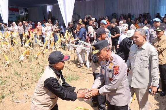 Kapolda Jabar Dukung Gerakan 1 Juta Hektare Jagung di Indramayu   