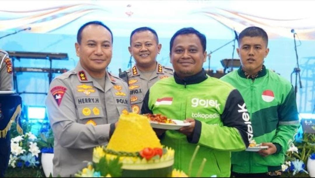 Polda Riau Gelar Syukuran HUT ke-70 Lalu Lintas, Ajak Komunitas Ojol Jaga Ketertiban Berlalu Lintas   