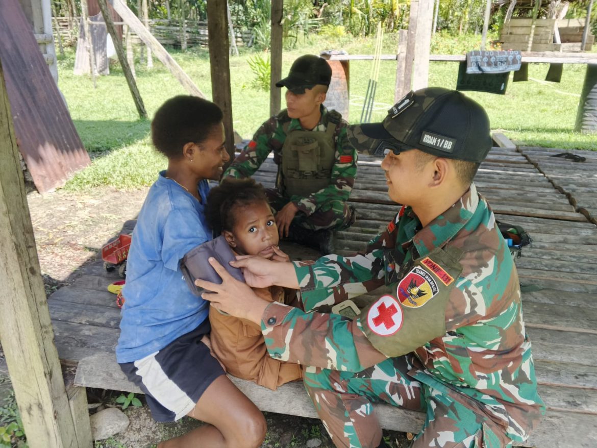 Satgas Yonif 131/Brs Gelar Pelayanan Kesehatan di Kampung Sawiyatami   