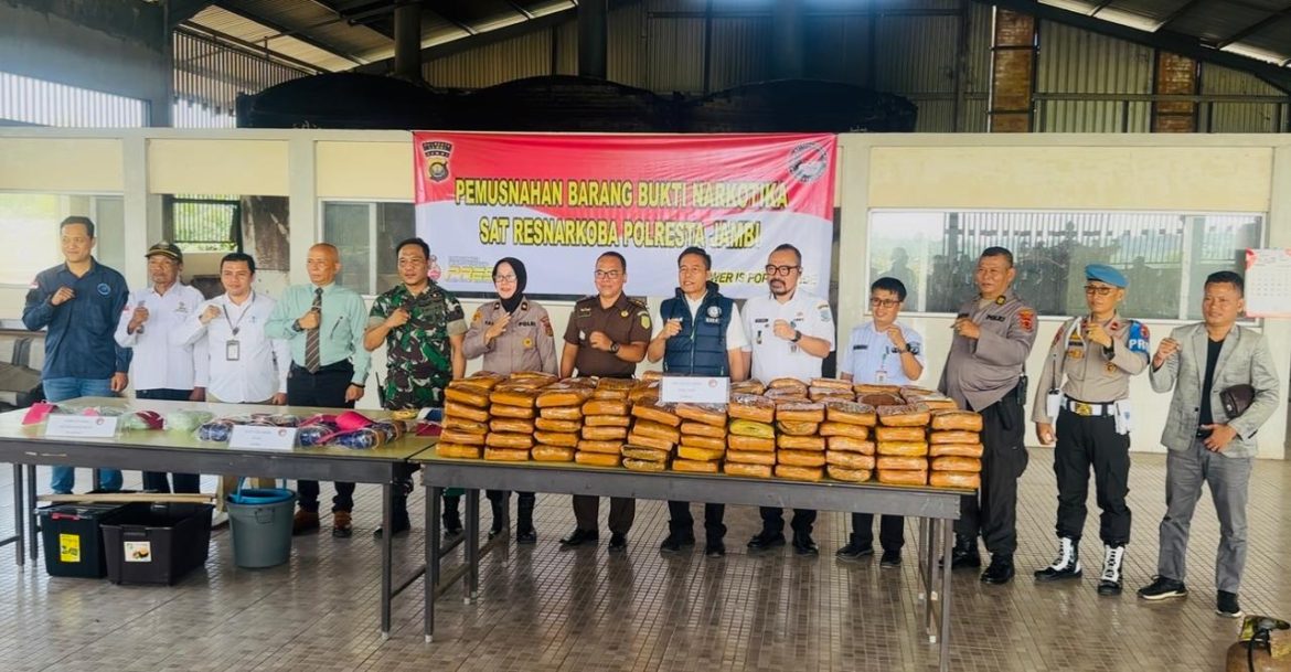 194,7 Kilogram Ganja, 10.012 Ekstasi, dan 7,8 Kilogram Sabu Dimusnahkan Satresnarkoba Polresta Jambi    pg
