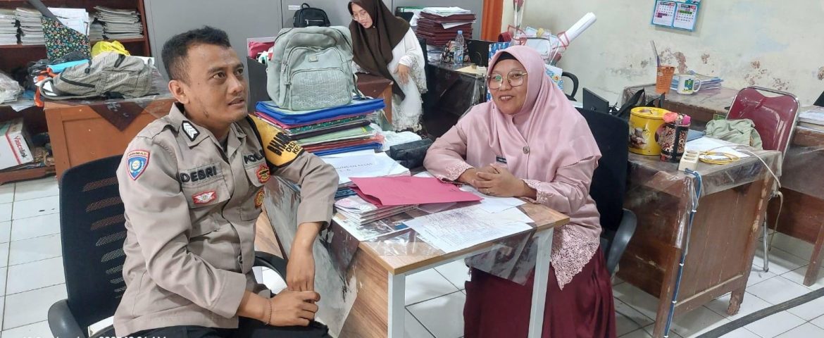 Sinergi TNI-Polri: Bhabinkamtibmas Polsek Cijeruk Sambang Warga Cisalada   