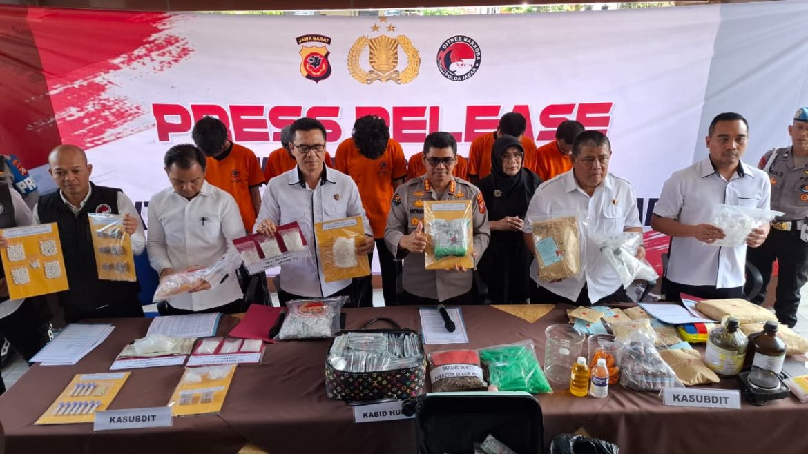 Polda Jabar Bongkar 257 Kasus Narkoba Selama September, 317 Tersangka Diamankan   
