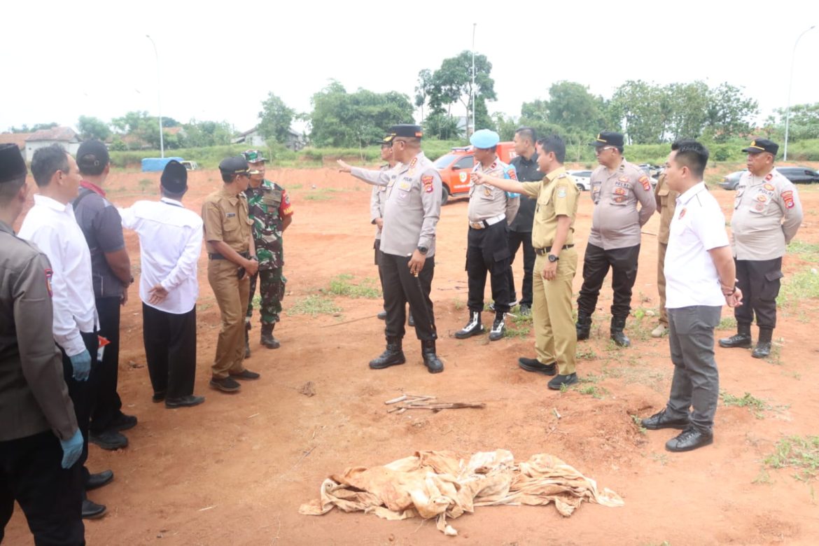 Terkait Penemuan Kain Kafan dan Tulang di Lokasi Proyek, Kapolresta Tangerang Cek TKP, Pastikan Bukan Tindak Pidana   