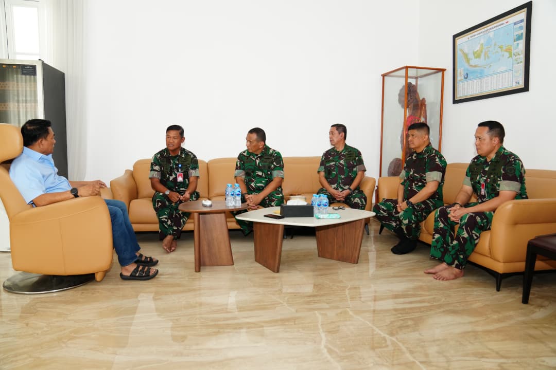 Mabes TNI Pererat Silaturahmi dengan Sesepuh Jenderal TNI (Purn) Dr. Moeldoko   