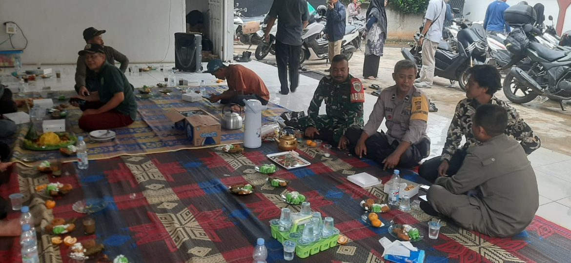 Bhabinkamtibmas Polsek Parung Bersinergi dengan TNI dan Aparat Desa, Sosialisasikan Jam Malam untuk Pelajar   