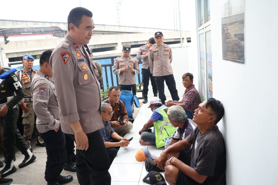 Polda Jabar Gelar Operasi Pemberantasan Premanisme di Cileunyi, 21 Orang Terjaring   