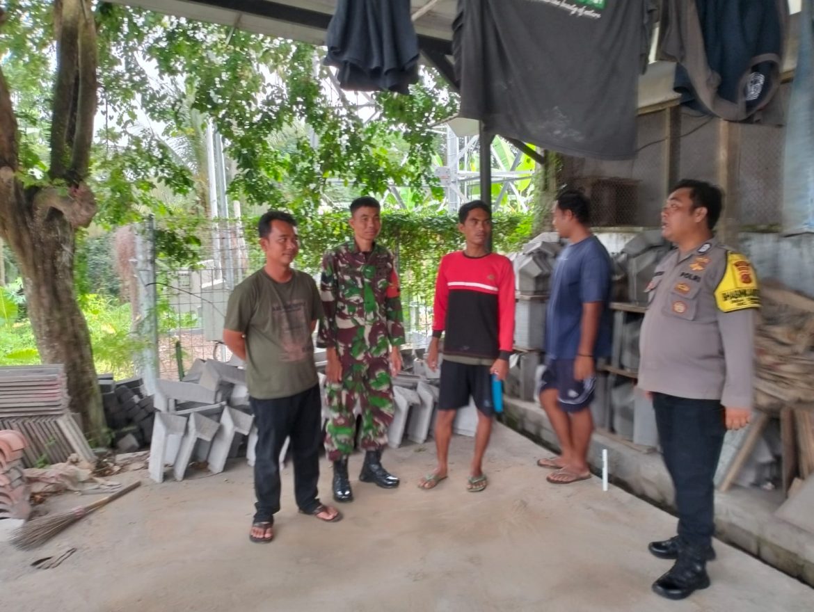 Bhabinkamtibmas Polsek Parung Bersinergi dengan Babinsa Jaga Kamtibmas di Desa Binaan   