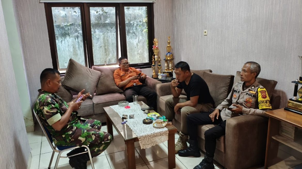 Polres Bogor – Sinergitas TNI-Polri, Polsek Cisarua Gelar Sambang Warga untuk Jaga Kamtibmas   