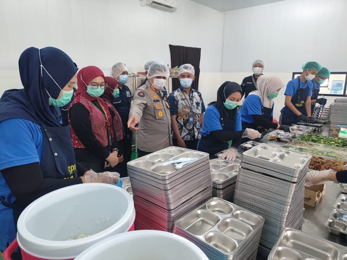 Polda Jabar Pastikan Program MBG di Arcamanik Berjalan Baik dan Tepat Sasaran   