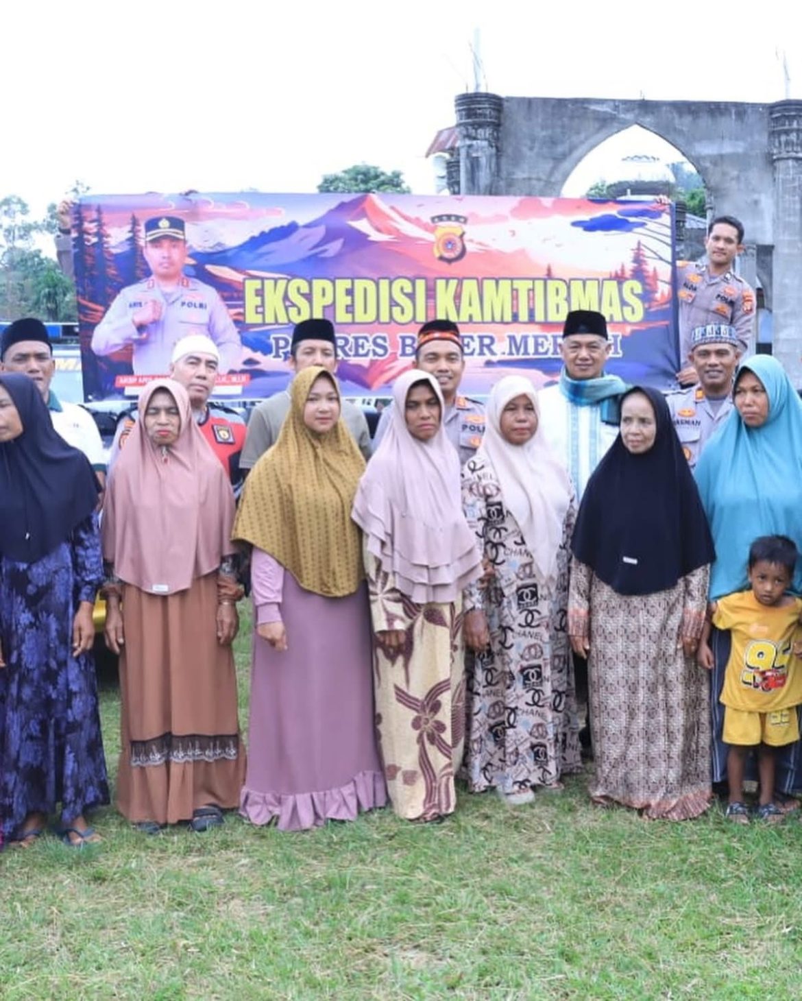 Polres Bener Meriah Gelar Ekspedisi Kamtibmas dan Salurkan Bansos Bersama Wakil Bupati   