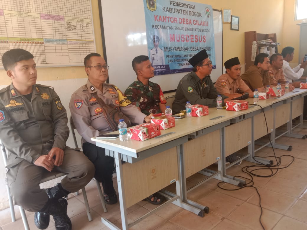 Sinergitas TNI-Polri, Bhabinkamtibmas Polsek Tenjo Hadiri Musdesus Bersama Warga Desa Cilaku   