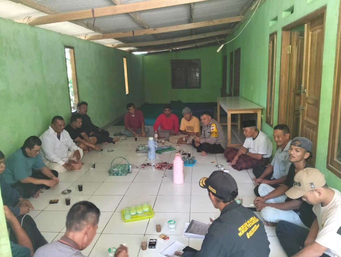 Bhabinkamtibmas Polsek Tanjungsari Sambang Warga, Sampaikan Himbauan Kamtibmas   