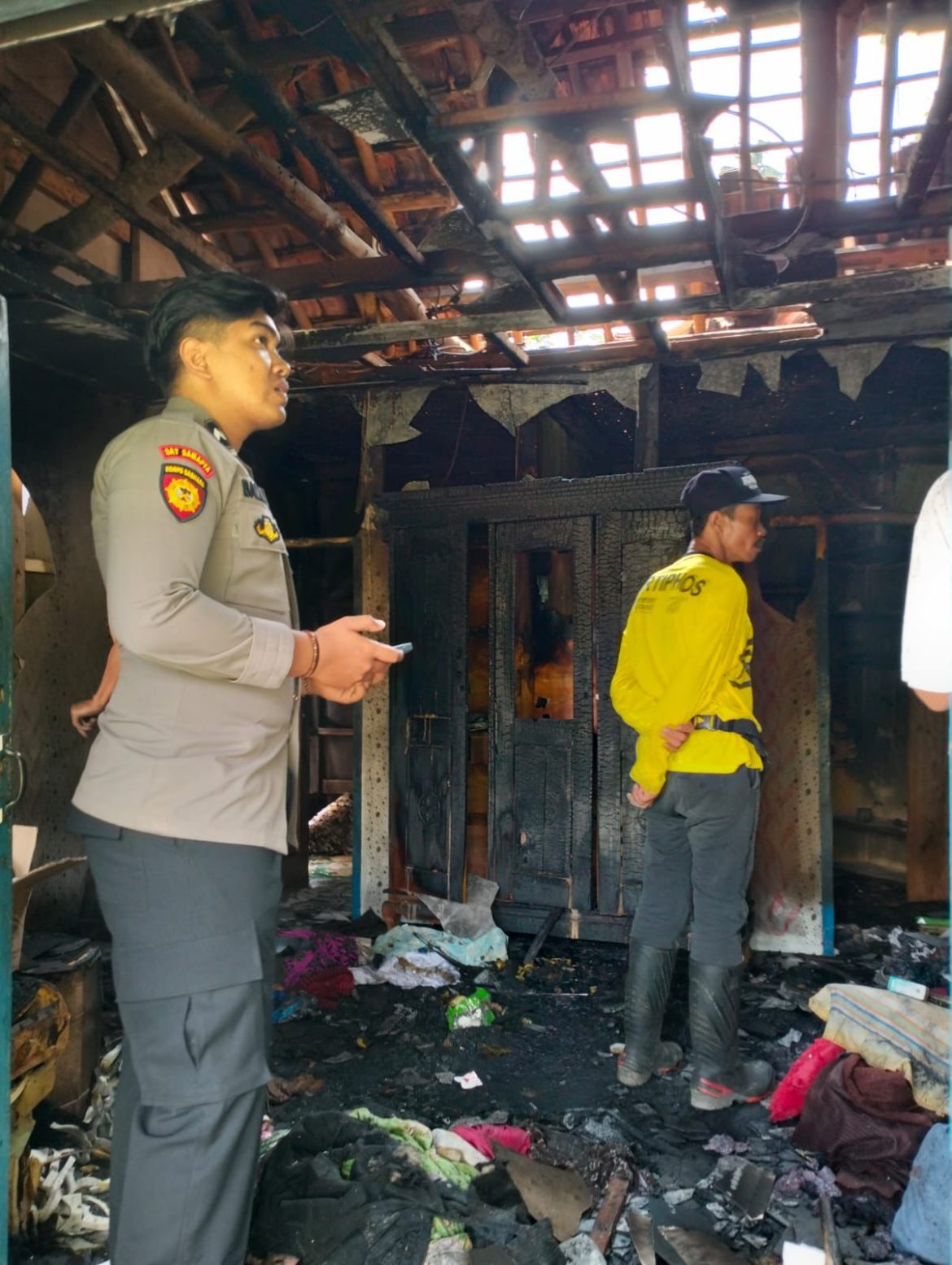 Polisi Gerak Cepat Tangani Kebakaran Rumah Warga di Ranca Hideung   