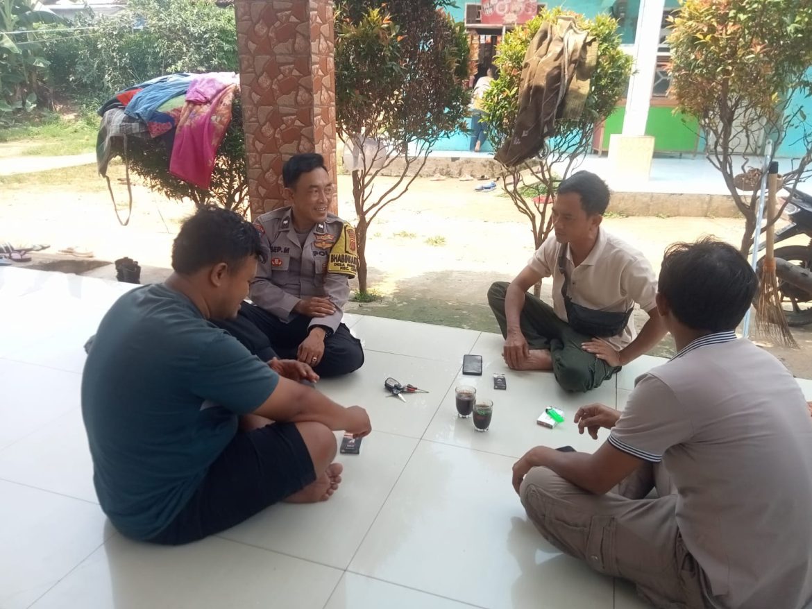 Bhabinkamtibmas Polsek Parung jalin kedekatan dengan masyarakat desa binaan   