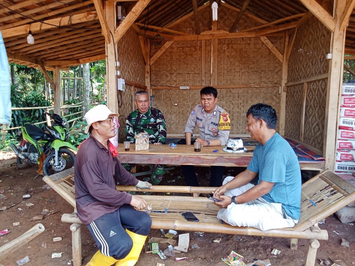Bhabinkamtibmas Polsek Tanjungsari Sambang Warga, Sampaikan Himbauan Kamtibmas.   