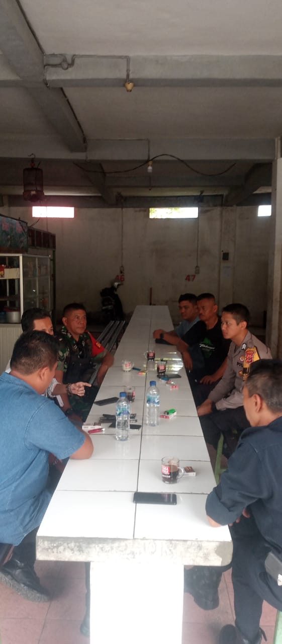 Sinergitas TNI-Polri, Polsek Cijeruk Laksanakan Sambang Warga di Desa Cigombong   