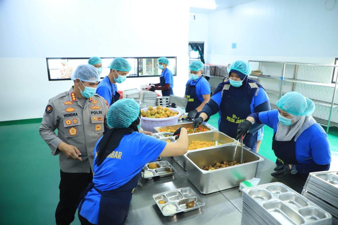 Polda Jabar Dukung Gizi Anak Lewat Program MBG, Pastikan Kualitas dan Kebersihan   