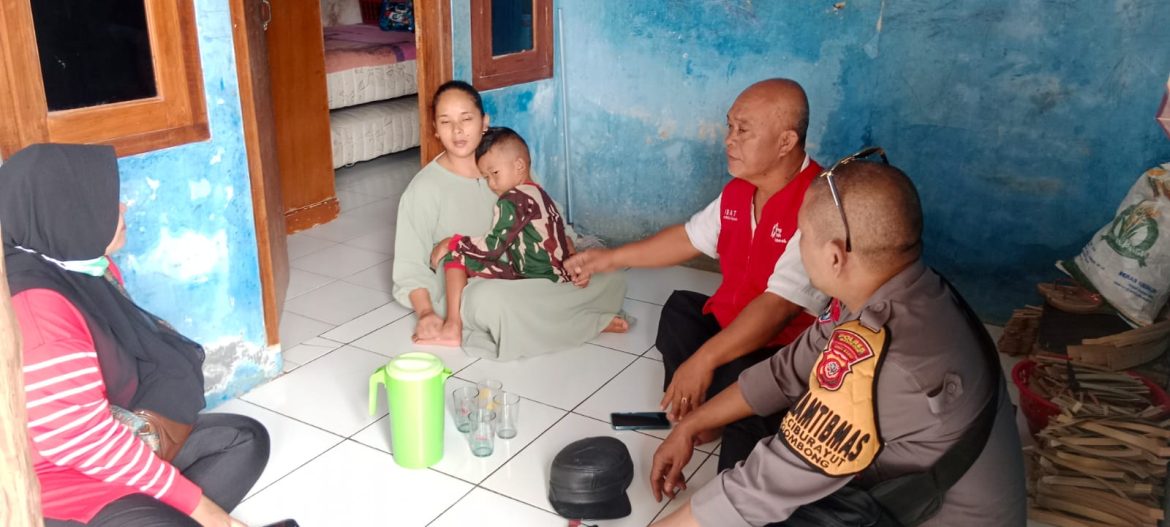 Bhabinkamtibmas Polsek Cijeruk Sambang Warga Desa Ciburayut, Dekatkan Diri dengan Masyarakat   