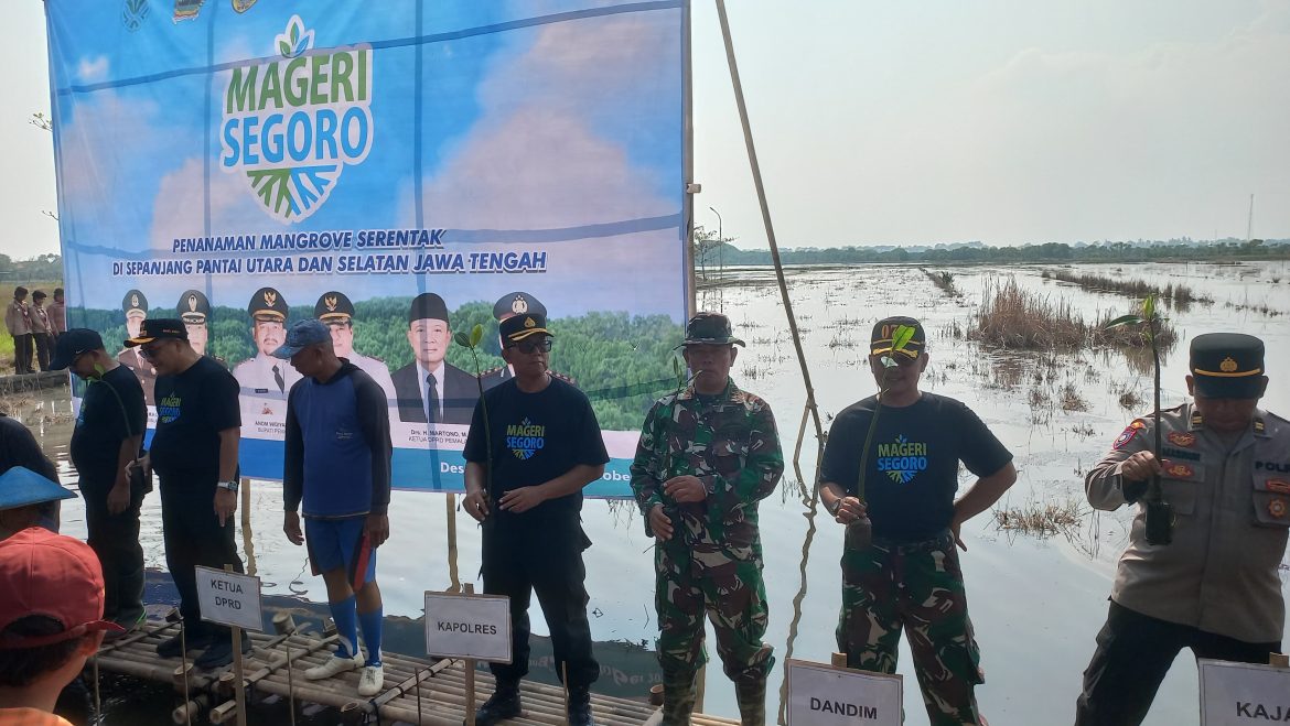 Mendukung Pelestarian Pesisir Kasdim Pemalang Hadiri Penanaman Mangrove Serentak “Mageri Segoro” Provinsi Jawa Tengah Tahun 2025