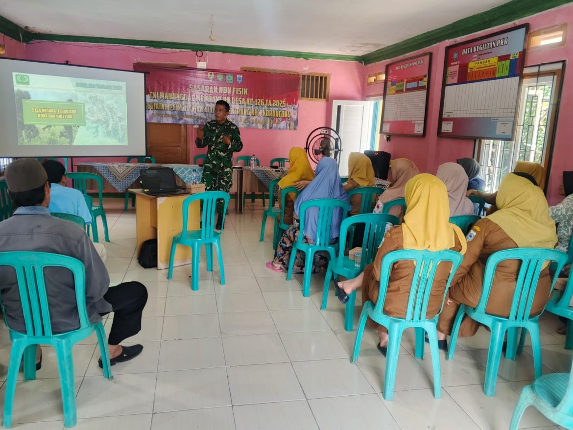 Danramil 0101/Pandeglang Kapten Inf Dedi Bonar Sirait Berikan Penyuluhan Wawasan Kebangsaan di Desa Cikentrung dalam Rangka TMMD ke-126   