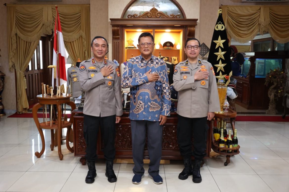 Jajaran Divhumas Polri Laksanakan Anjangsana ke Jend. Pol (Purn) Da’i Bachtiar   