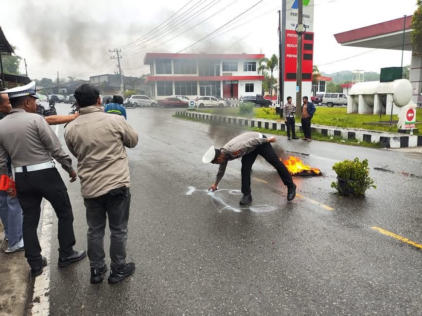Kecelakaan Di Wih Pesam, Pengendara Sepeda Motor Meninggal Dunia Setelah Tabrakan Dengan Colt Diesel   