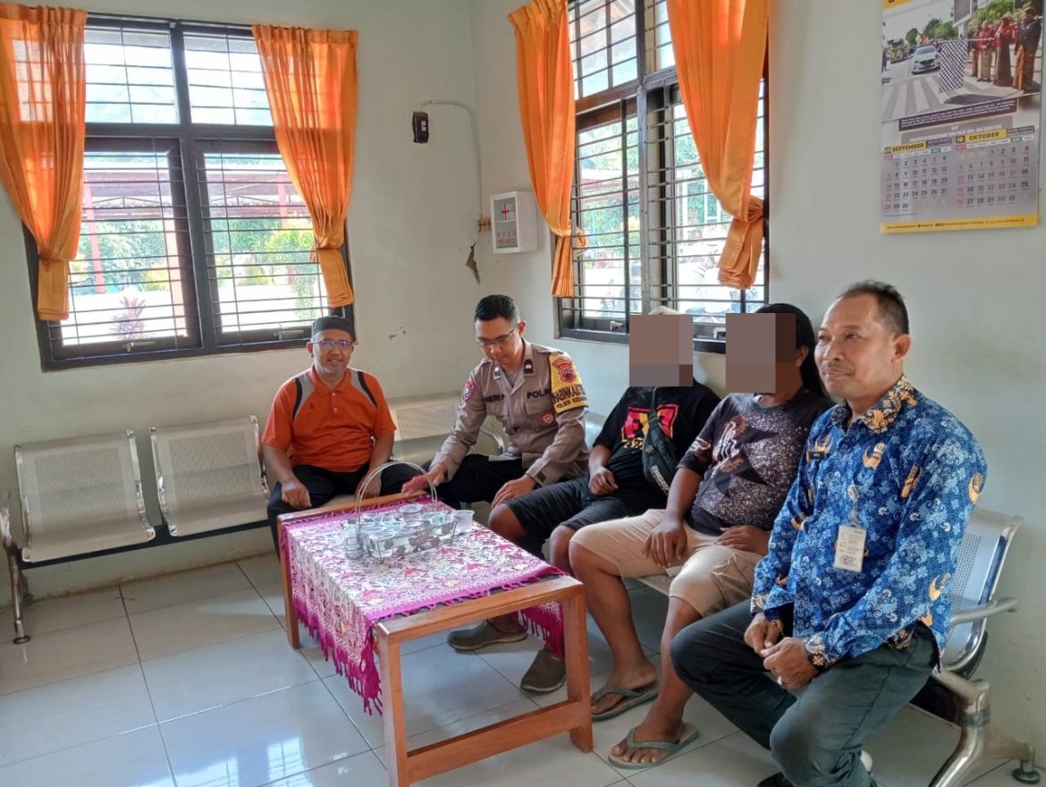 Respons Cepat Polri! Bhabinkamtibmas Kedungwuni Barat Sukses Mediasi Dua PKL Berseteru