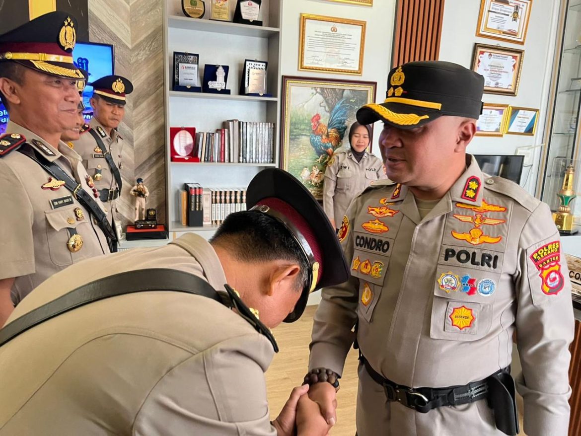 Kapolres Serang AKBP Condro Sasongko Mimpin Langsung Upacara Sertijab Dua Kapolsek   