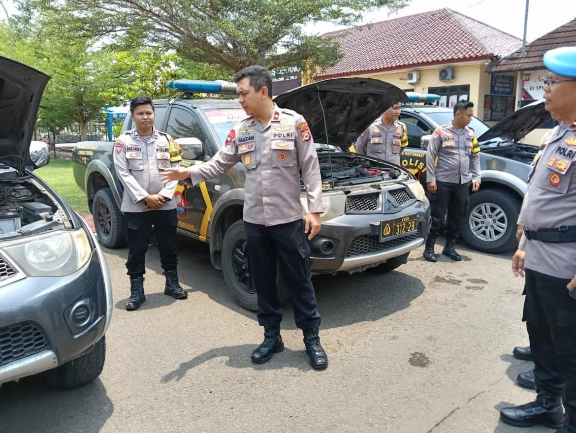 Wakapolres Serang bersama Perwira Melakukan Pemeriksaan  Kendaraam Dinas Milik Jajaran Polsek   