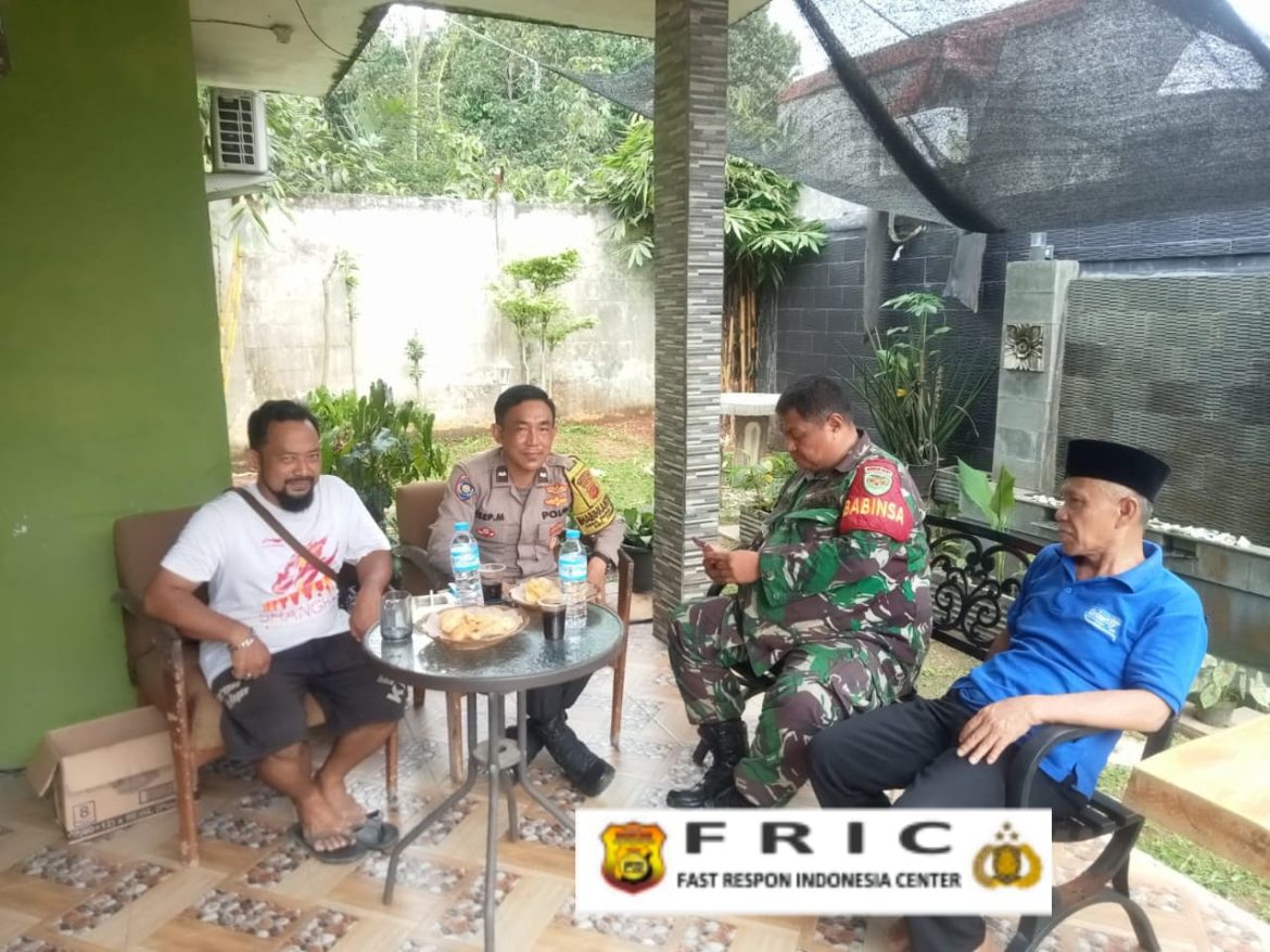 Sinergitas TNI-Polri, Bnkamtibmas Polsek Parung dan Babinsa Koramil 0621/22 Beri Himbauan Kamtibmas kepada Warga   