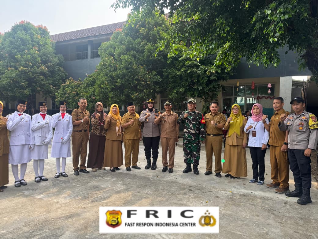 Kapolsek Dramaga Hadiri Apel Upacara Gabungan Forkompicam Juga Ka Desa Ciherang Di SDN Ciherang 02 Kec Dramaga, Sampaikan Edukasi Serta Himbauan Jaga Kondusifitas Wilkum Polsek Dramaga   